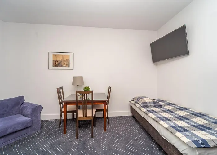 Za Zielonymi Drzwiami * סופוט